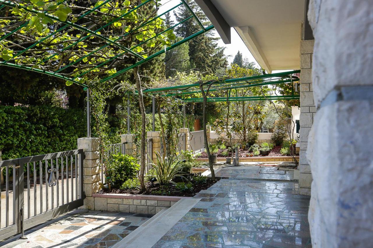 Apartments Villa Sofia スルベニ・ブル エクステリア 写真