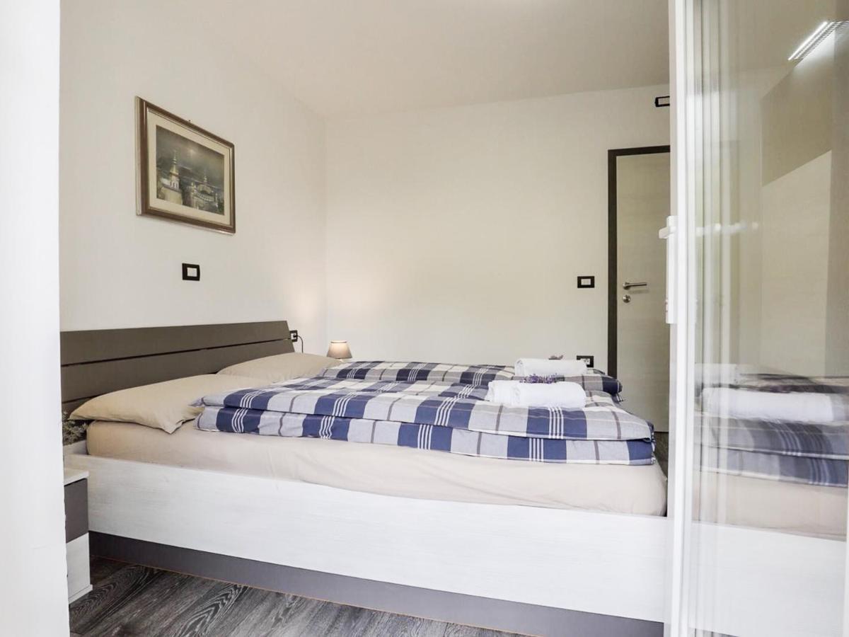 Apartments Villa Sofia スルベニ・ブル エクステリア 写真