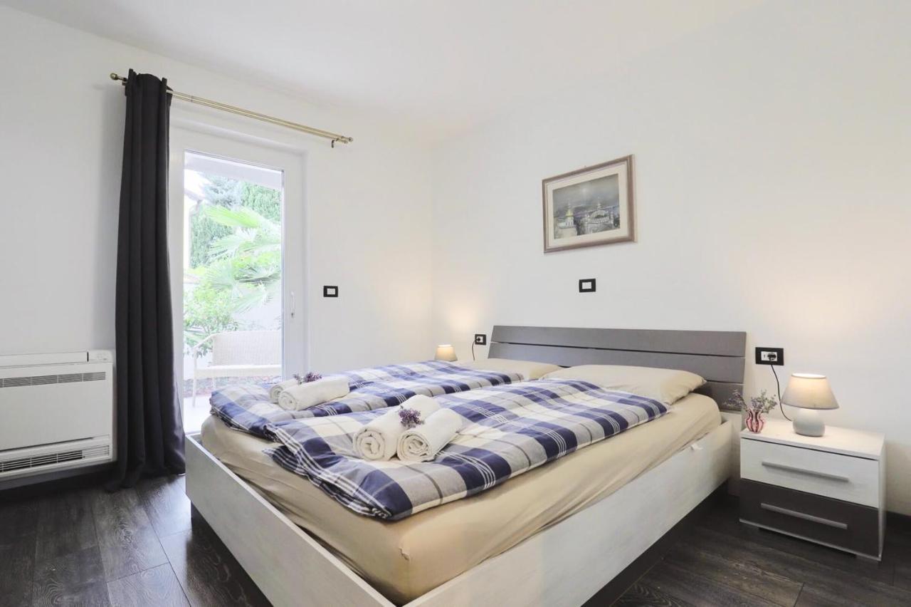 Apartments Villa Sofia スルベニ・ブル エクステリア 写真