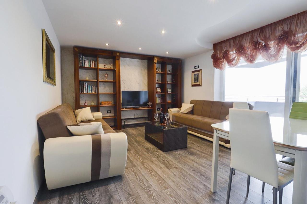 Apartments Villa Sofia スルベニ・ブル エクステリア 写真